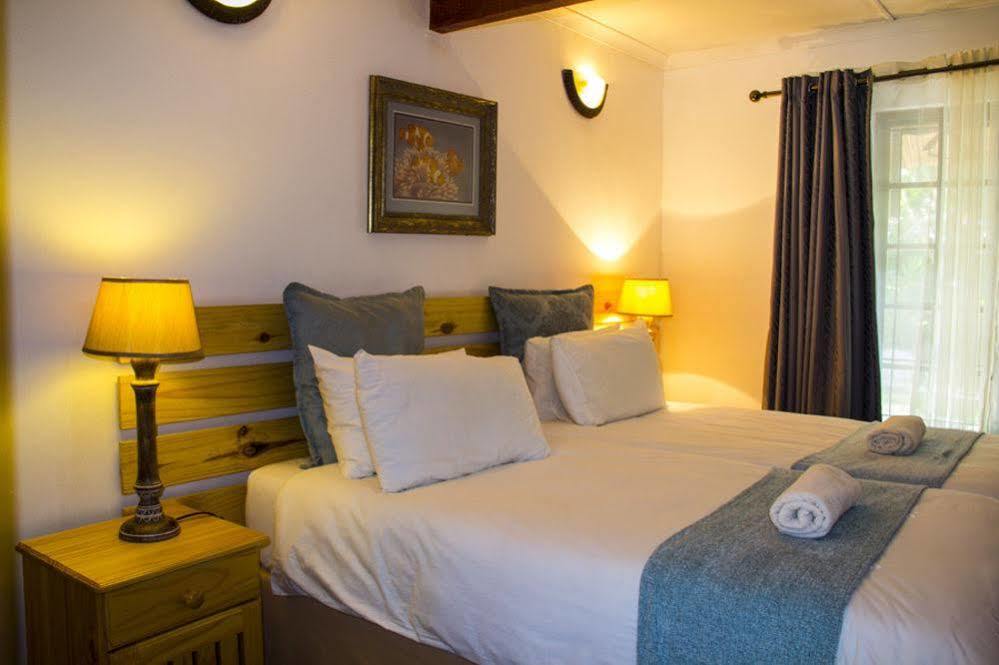 Aristo Manor Hotel Richards Bay Exterior photo